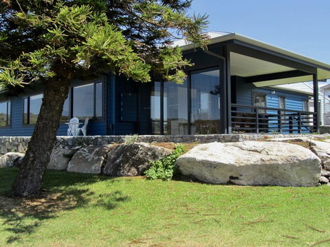 Storm Bay Cottage - Accommodation Gladstone 0