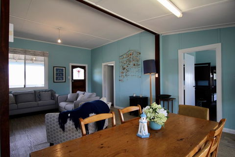 Storm Bay View - Accommodation Gladstone 3