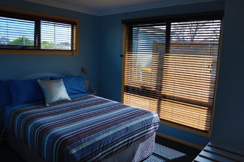 Strahan Bungalows - Accommodation Gladstone 1