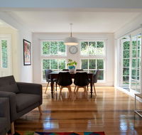 Strahan House - Accommodation Gladstone