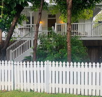 Stranded in Oz Stay in Relaxing Environment FREE WIFI NETFLIX POOL AIR CON - Accommodation Gladstone