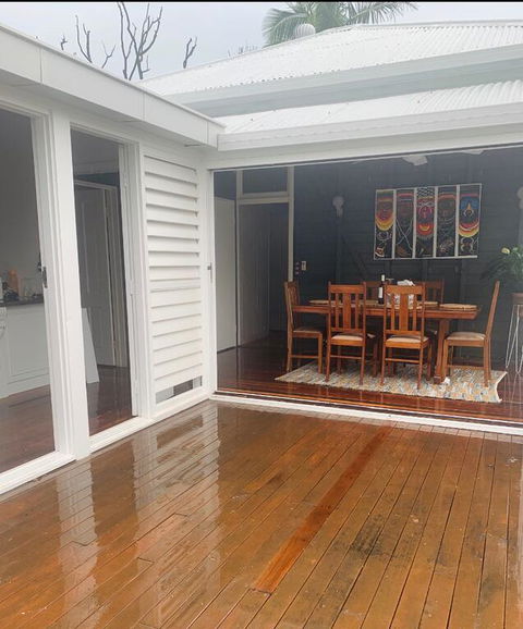 Stranded In Oz Stay In Relaxing Environment, FREE WIFI, NETFLIX, POOL, AIR CON - Accommodation Gladstone 3