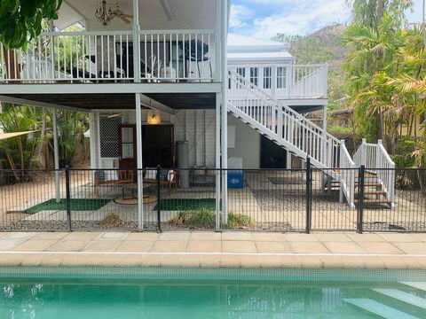 Stranded? Nowhere To Stay? Sanitised Apartment, Sleeps 4, Netflix, Wifi, Pool - Accommodation Gladstone 2