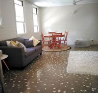 Stranded Nowhere to Stay Sanitised Apartment Sleeps 4 Netflix Wifi Pool - Accommodation Gladstone