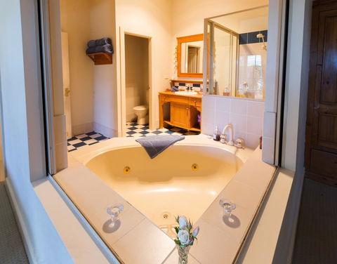 Strathearn Park Lodge - Accommodation Gladstone 3