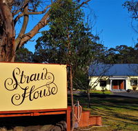 Straw House B and B - Accommodation Gladstone