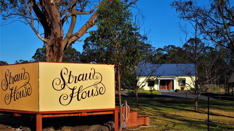 Straw House B And B - Accommodation Gladstone 0