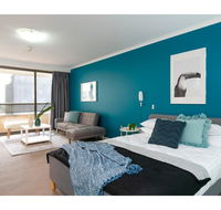 Striking and super convenient studio with balcony - Accommodation Gladstone
