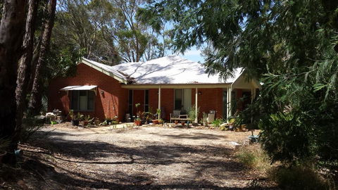 Stringybark Hills Retreat - Accommodation Gladstone 2