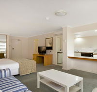 Studio with balcony at College St - Accommodation Gladstone