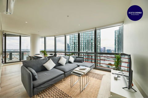 STUNNING 2 BED 2 BATH STYLISH UNIT // FREE PARKING - Accommodation Gladstone 2