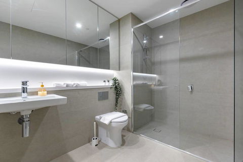Stunning Apt Nearby ANZ Stadium Wt Free Parking - Accommodation Gladstone 2