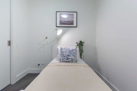 Stunning Apt Nearby ANZ Stadium Wt Free Parking - Accommodation Gladstone 1
