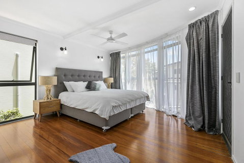 Stunning Beach Front Villa At Castaway Cove - Accommodation Gladstone 2