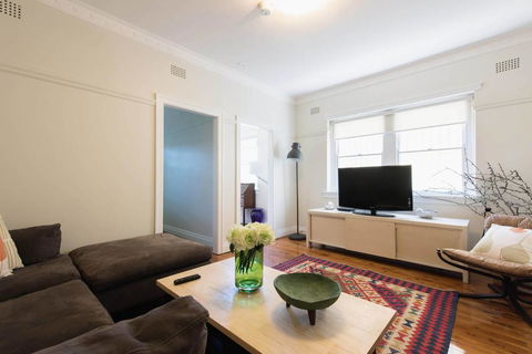 Stunning Beach Living - Accommodation Gladstone 3
