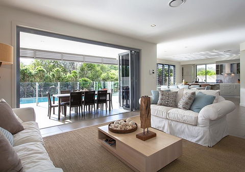 Stunning Beachside Home Minutes From Coolum Beach - Accommodation Gladstone 3