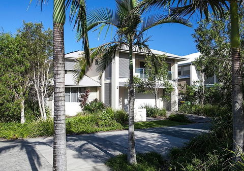 Stunning Beachside Home Minutes From Coolum Beach - Accommodation Gladstone 1