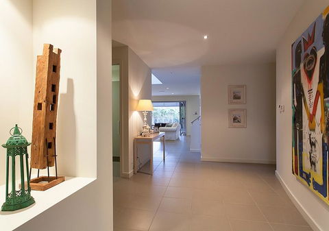 Stunning Beachside Home Minutes From Coolum Beach - Accommodation Gladstone 2