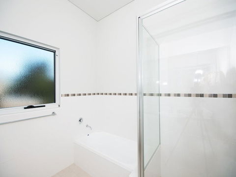 Stunning Holiday Townhouse - Accommodation Gladstone 1