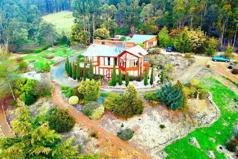 STUNNING HOME WITH AMAZING VIEWS - Just 20 Mins To The City And Only 10 To MONA! - Accommodation Gladstone 2