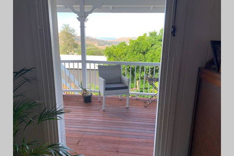 Stunning Queenslander - Accommodation Gladstone 3
