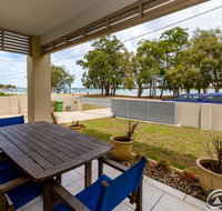Stunning Waterfront Home with pool - Sylvan Beach Esp Bellara - Accommodation Gladstone