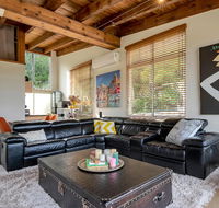 STYLISH  RELAXED LAKE HOME // NARRABEEN - Accommodation Gladstone