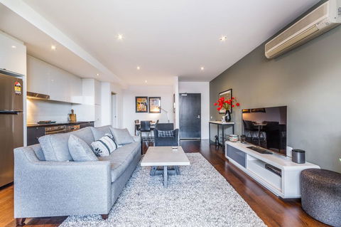 Stylish 2-bed 2 Bath With Free Parking, Pool, Gym, Wifi - Accommodation Gladstone 3