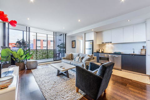 Stylish 2-bed 2 Bath With Free Parking, Pool, Gym, Wifi - Accommodation Gladstone 0