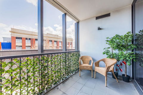 Stylish 2-bed 2 Bath With Free Parking, Pool, Gym, Wifi - Accommodation Gladstone 2