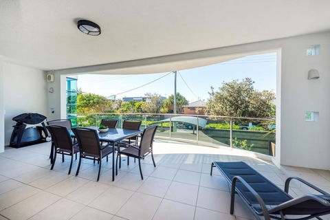 Stylish Beach Side Apartment - Unit 5 - 33 Lorikeet Drive - Accommodation Gladstone 1