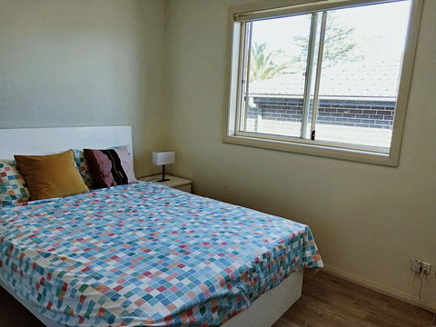 Stylish Private Bathroom-Luxurious Modern Big Home - Accommodation Gladstone 0