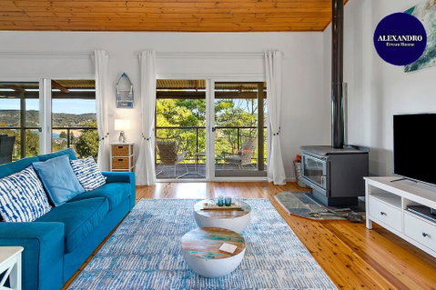 Stylish Renovated Home - Ocean Views - Fireplace - Accommodation Gladstone 0