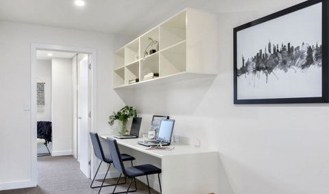 Stylish Townhouse - Accommodation Gladstone 2