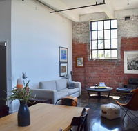 Stylish Warehouse Conversion In The Heart of Fitzroy - Accommodation Gladstone