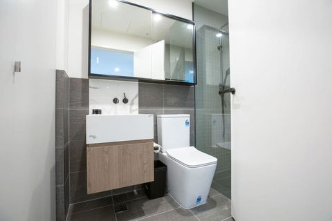 Stylist 1bed1bath Apartment@west Melbourne - Accommodation Gladstone 2