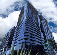 Stylist 2 Bedrooms Apartment with Pool/GYM/Parking - Accommodation Gladstone