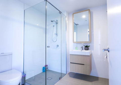 Stylist 2 Bedrooms Apartment With Pool/GYM/Parking - Accommodation Gladstone 3