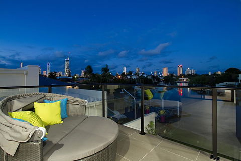 Sublime @ Broadbeach - Accommodation Gladstone 0