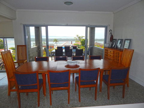 Summer Breeze @ Orient Point - Accommodation Gladstone 1