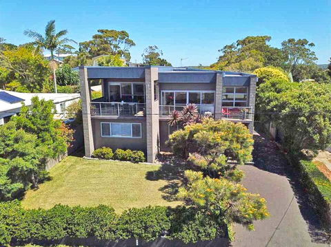 Summer Breeze @ Orient Point - Accommodation Gladstone 0