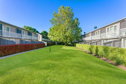 Summer East Apartments - Accommodation Gladstone 0