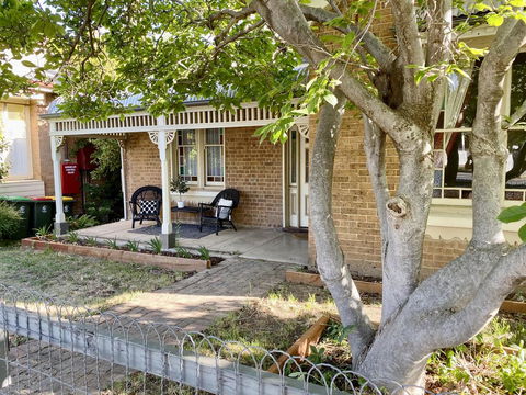 SUMMER HOUSE - CENTRAL LOCATION Near PARK - Accommodation Gladstone 1