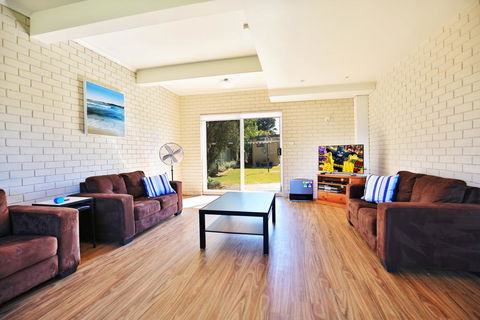 Summer Sands - Pet Friendly - Accommodation Gladstone 2