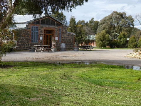Summerfield Winery And Accommodation - Accommodation Gladstone 1