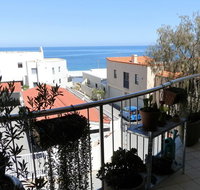 Sun Sand Sea and Salty Kisses Cottesloe beach house - Accommodation Gladstone