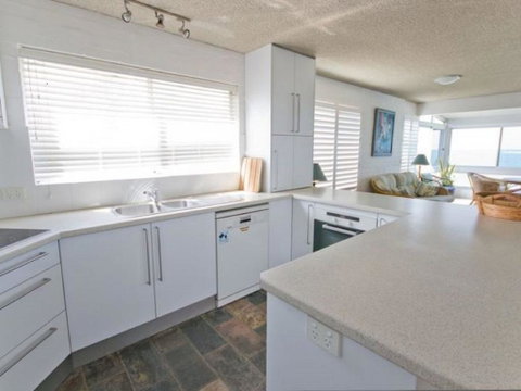 Suncrest 3 - Accommodation Gladstone 3
