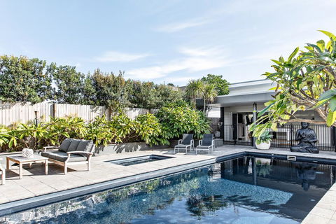 Sundara Beach House - Accommodation Gladstone 0