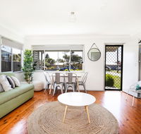 Sun Shack  Culburra - Pet Friendly - 3 Mins to Beach - Accommodation Gladstone