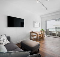 Sunlit 1 Bedroom Apartment right at Bondi Beach - Accommodation Gladstone